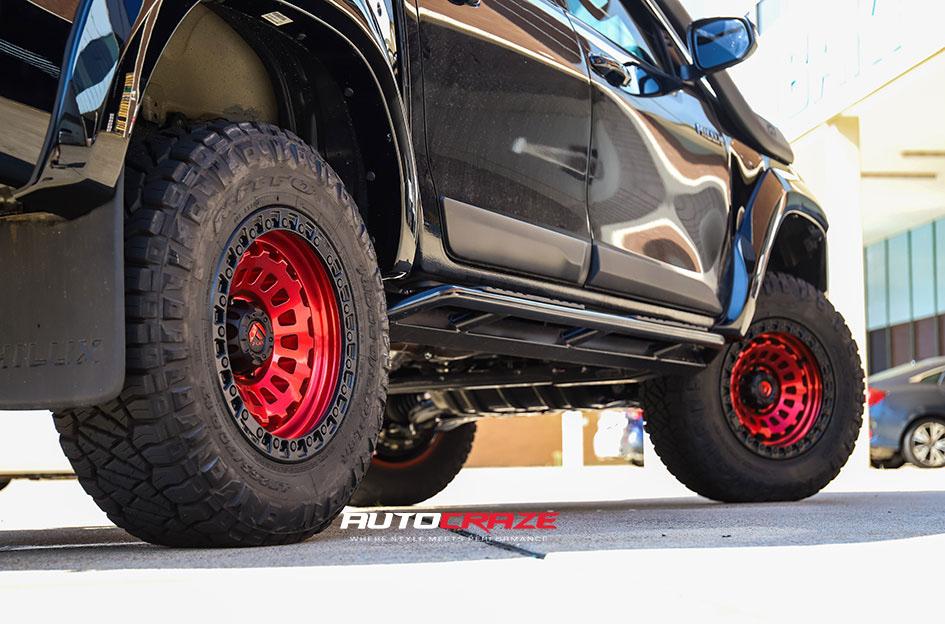 TOYOTA-HILUX-4WD-ZEPHYR-CANDY-RED-WITH-MATTE-BLACK-RING